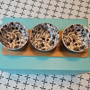 Montagne Black Matte Collection Floral Ceramic Bowls with Bamboo Tray
